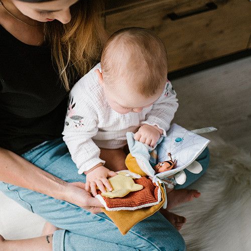 Іграшка - підвіска плюшева книжечка на коляску, ліжечко та автокрісло "Природа" BabyOno від народження Зелений 1531 фото